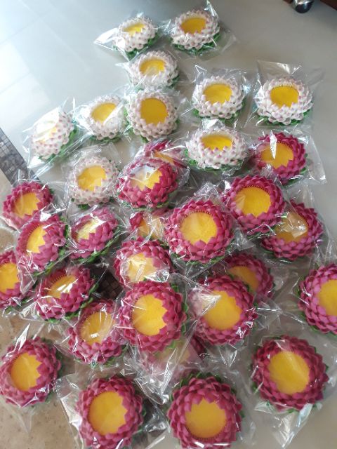 ฐานบัว ดอกบัว พานดอกบัว ฐานดอกบัว ไหว้พระ ดอกบัวดินปั้นวางพระ สิ่งศักดิ์สิทธิ์ ถวายพระ พระพุทธรูป