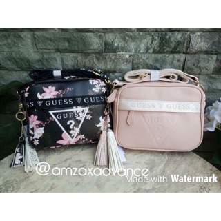 กระเป๋าสะพายทรงน่ารักจาก GUESS GUESS Factory Womens Gesabel Gym Crossbody