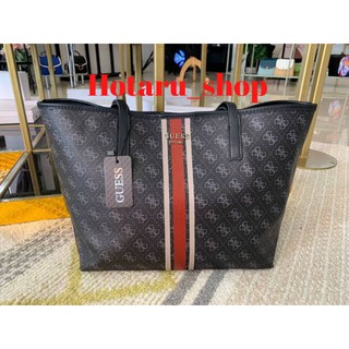 GUESS ทรงชอปปิ้ง ใบใหญ่จุใจลายโลโก้แบรนด์ ด้านหน้าติดโลโก้แบรนด์ ด้านในโล่งกว้าง ผ้าซับลายเสือดาว