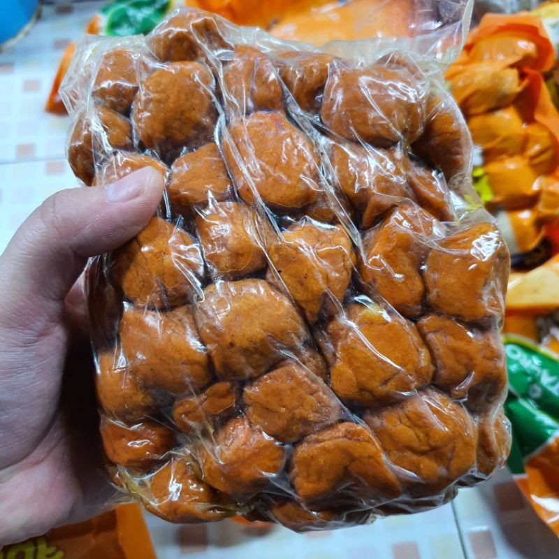 ลูกชิ้นปลาทอดแดง ยี่ห้อ ซีเฟรส น้ำหนัก 1 กิโลกรัม ( ถุงไม่มีโลโก้แบรนด์ )