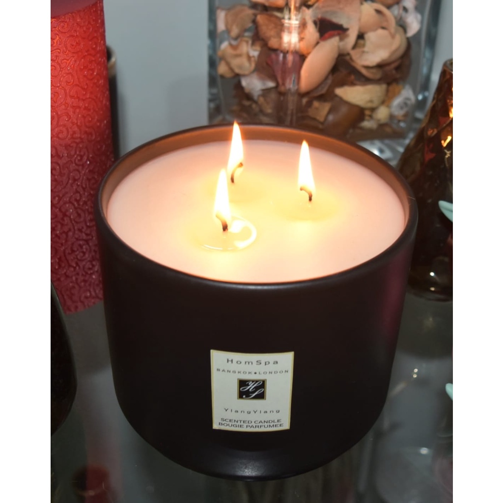 Aroma 3 Wicks SoyWax Candle in Black Ceramic Jar 700 grm เทียนอโรม่าไขถั่วเหลืองขนาด 700 กรัม ในภาชนะเซรามิคสีดำ