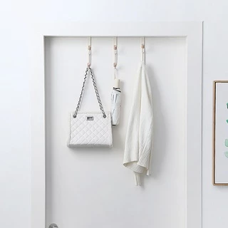 Goody Home ที่แขวนของหลังบานประตู เพื่อแขวนเก็บของใช้ทั่วไป ผลิตจาก เหล็กเคลือบสี หัวจุกที่แขวนเป็น ไม้ (ราคาต่อ 1 อัน)