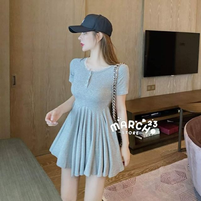 🔥🔥March23.store  เดรสระบาย ตัวชุดเป็นผ้ายืดติดกระดุมหน้า แต่งลูกไม้คอ Code : #Mch8727