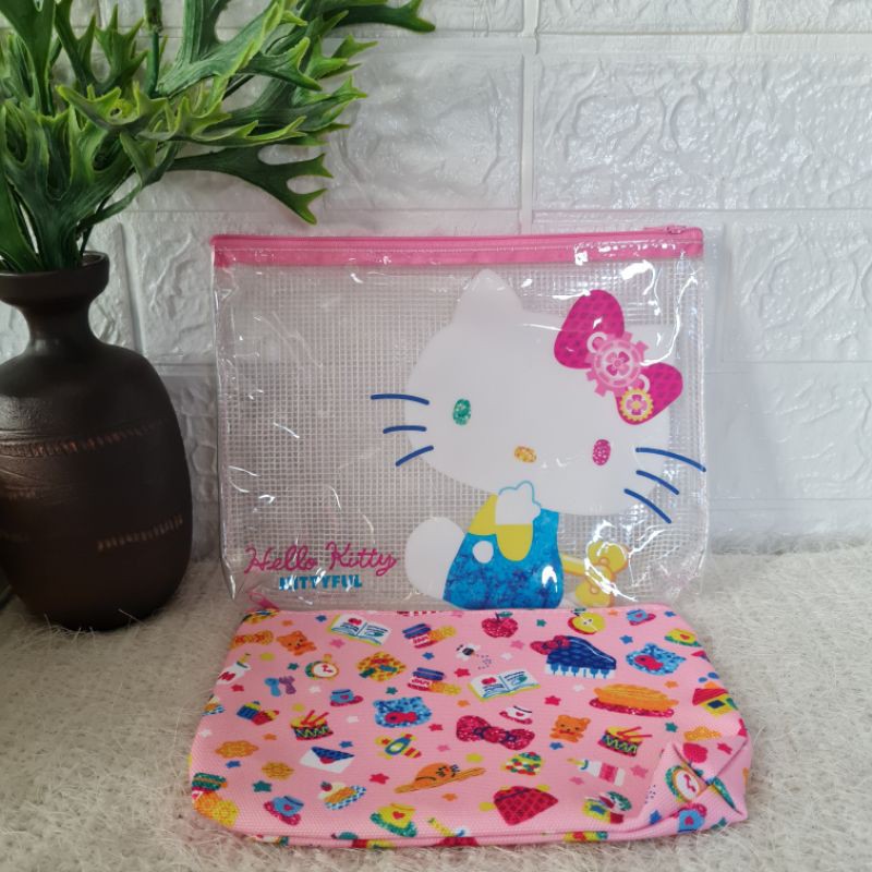 กระเป๋า ใส่ของ ใส่เครื่องสำอาง น่าร๊ากก Sario แท้  1 Set มี 2 ใบ   กว้าง 9.5 สูง 7 นิ้ว ราคา 250 บาท