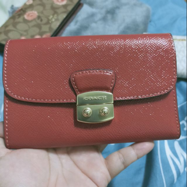 กระเป๋าตังใบกลางสีแดงCoach รุ่นF39164