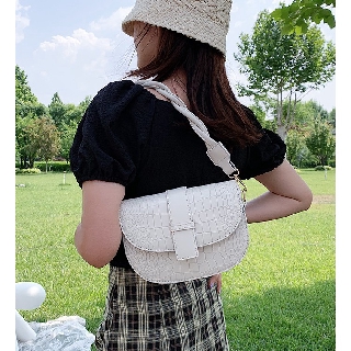 กระเป๋าสะพายข้าง มีสองสาย หนังเกรด A Instagram Trend ถือได้สะพายข้างได้คาดไหล่ได้งานเย็บดี 3 in 1 รุ่นพรีเมี่ยมแฟชั่น
