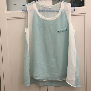 เสื้อแขนกุดผ้าชีฟองสีขาวฟ้า
