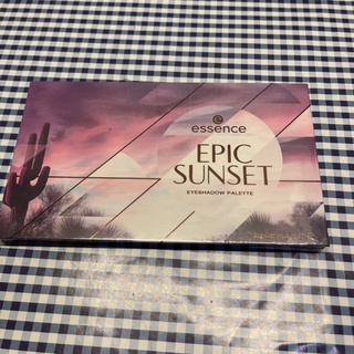 ESSENCE Epic Sunset Eyeshadow Palette 21g. เอสเซนส์ อีพิค ซันเซ็ท อายแชโดว์ พาเลตต์ พร้อม 14 เฉดสี