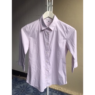 เสื้อเชิ้ตผู้หญิง Uniqlo ลายทาง ไซส์ S แขน 3 ส่วน ทรงเข้ารูป สภาพใหม่ ไร้ตำหนิ