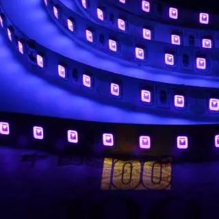 12v UV LED Strip อัลตราไวโอเลต 395-405nm 2835 SMD 60leds 120leds กันน้ํา 2pin สายไฟดําเนินการเทปโคมไฟสําหรับ DJ Fluorescence Party