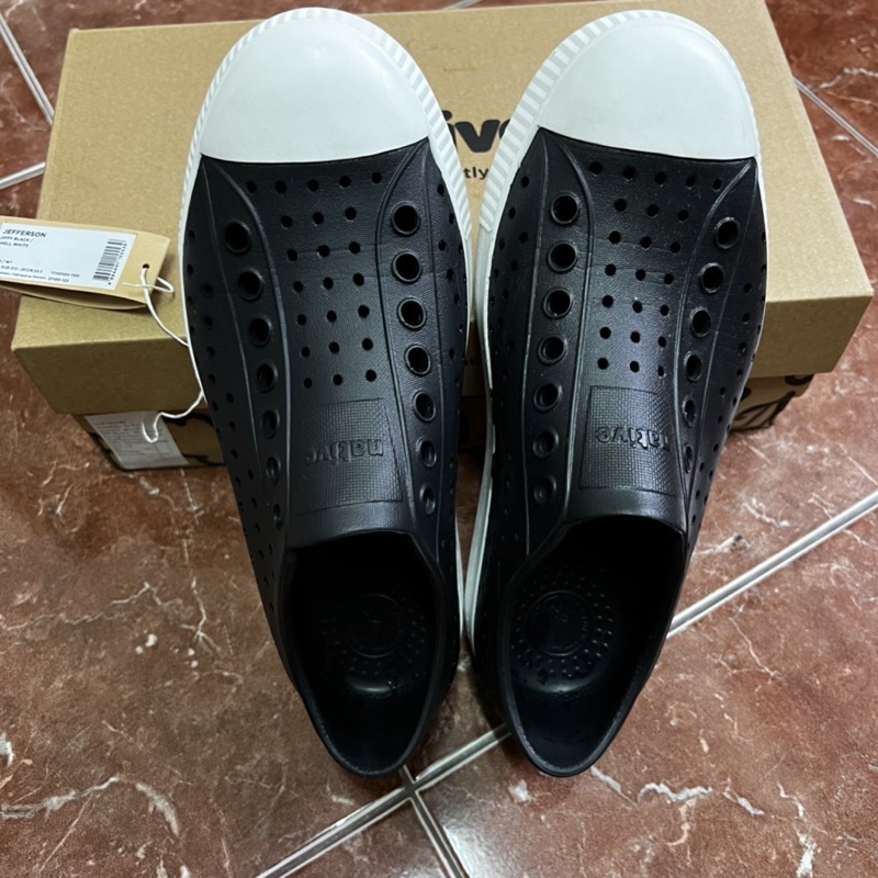 📍ของแท้ รองเท้า Native Jefferson สี black/shell white ไซส์ EUR37.5/ 23.5 cm (used)