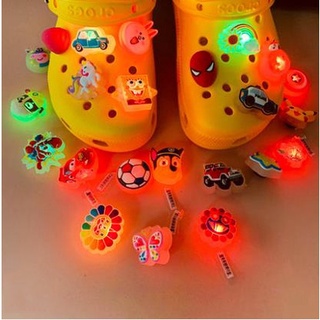 10 ชิ้น การ์ตูน Hellokitty Croc อุปกรณ์เสริม ชุด Iron Man Peppa Pig Jibitz Charm Mickey Led Jibbits Crocks สําหรับผู้หญิง รองเท้า Charms Pins ตกแต่ง