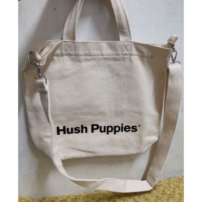 กระเป๋า ผ้าแคนวาส Hush Puppies ผ้าหนาขนาด15*14 งานมีซิป แถมจัดส่งฟรีค่ะ