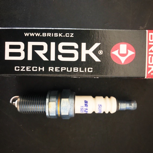 BRISK SPARK PLUG AR12C (CR8E)BENELLI HONDA KAWASAKI VESPA PIAGGIO SUZUKI SYM YAMA RS150 VARIO Y15ZR 