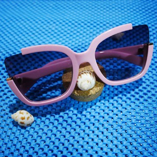 แว่นตากันแดด กรอบสีชมพู แฟชั่น สวยๆ เท่ๆ