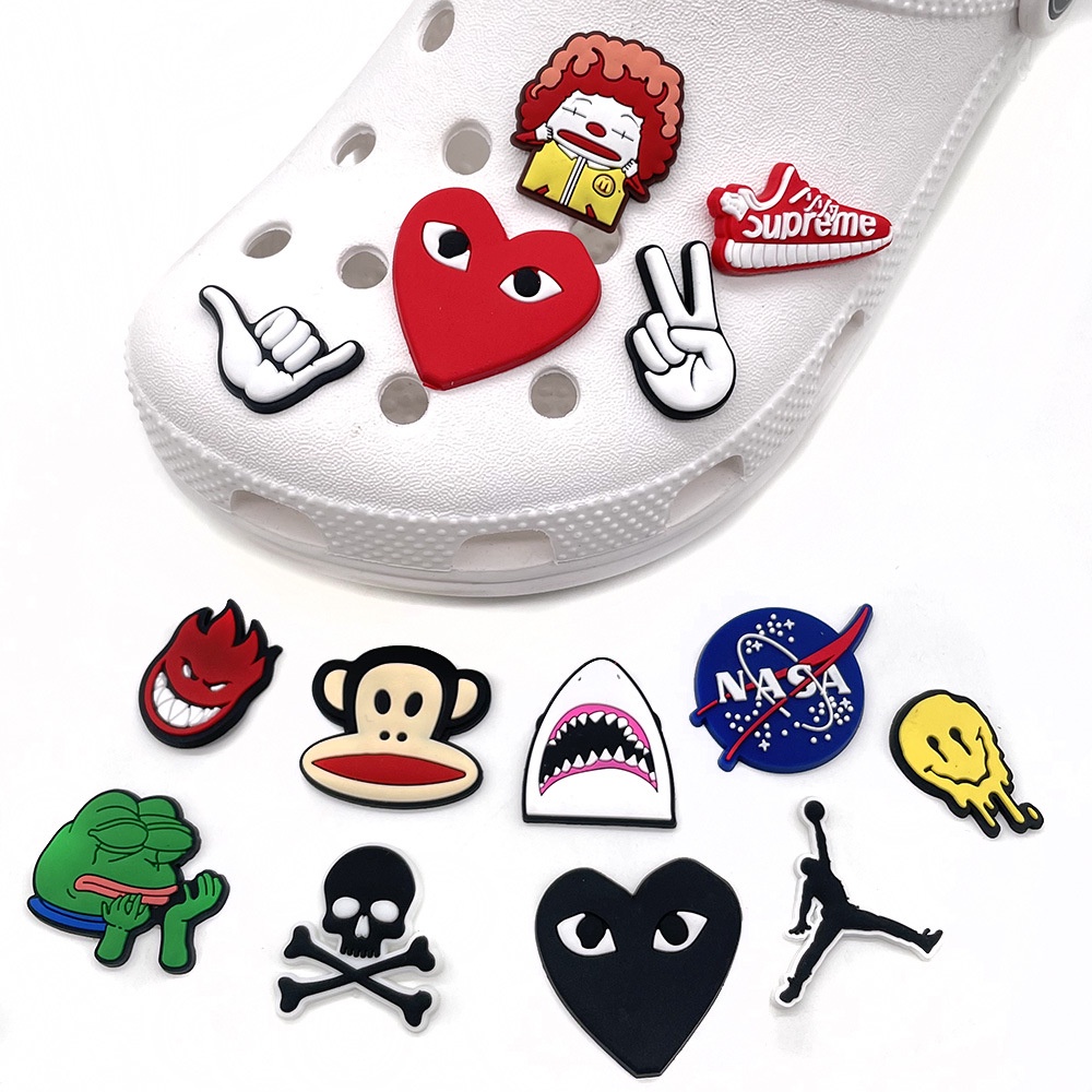 Jibits Fire Frog Jbitz Croccs Monkey Jibbits น่ารัก ของแท้ อุปกรณ์เสริมรองเท้า Crocs Pins Skull Shark สําหรับผู้ชาย