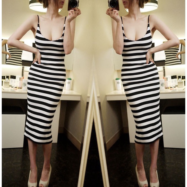 เดรสยาวคอเต่าสองสายเข้ารูปผ้ายืดหยุ่นลายขวาง CRD014
