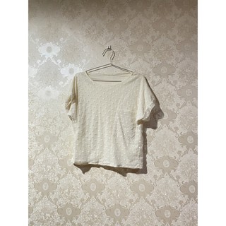เสื้อสีขาวน่ารักมาก ใส่สบาย