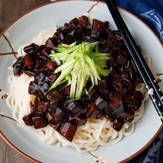 Jinmi Black Bean Paste 300g ซอสจาจังเมียน ซอสชุนจัง เต้าเจี้ยวดำ ซอสถั่วดำเกาหลี 춘장