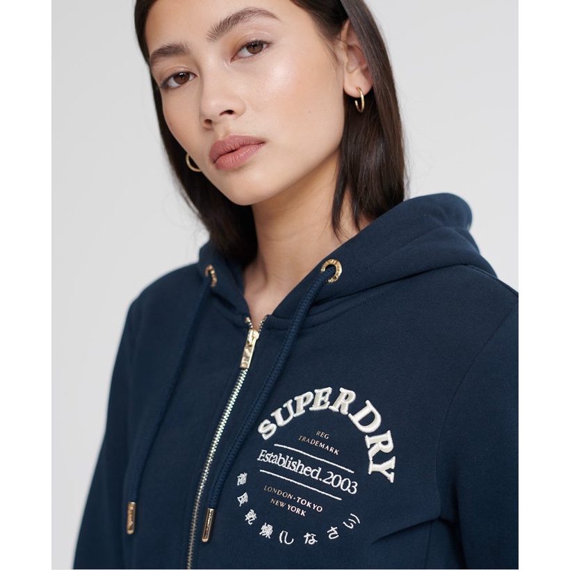 SUPERDRY APPLIQUE SERIF ZIPHOOD UB - ฮู้ดดี้ เสื้อฮู้ดแบบมีซิป สำหรับผู้หญิง สี Richest Navy