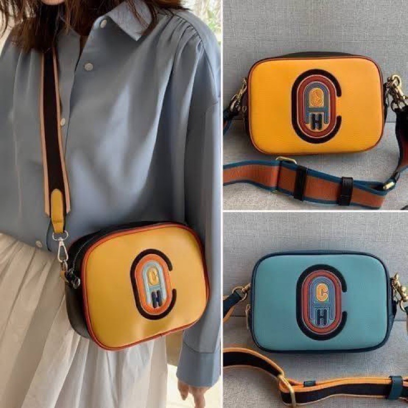 OACH Camera Bag In Colorblock With Coach Patch (COACH F79278)   🔻SIZE : 21cm (L) x 16cm (H) x 7.5cm 