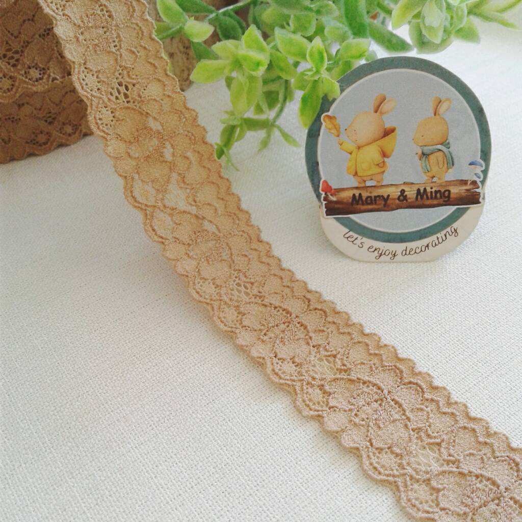 ลูกไม้ยืด สีน้ำตาล กาแฟเข้ม หน้ากว้าง 1 นิ้ว ราคา หลาละ 18 บาท / ลูกไม้ ผ้าลูกไม้ ลูกไม้วินเทจ / LA305