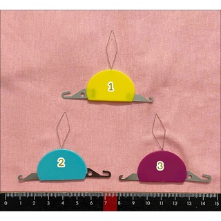 Needle Threader - ที่สนเข็ม มี 3 แบบ 1 ชิ้นราคา 50 บาท มี 3 สีให้เลือกค่ะ  **พร้อมส่ง