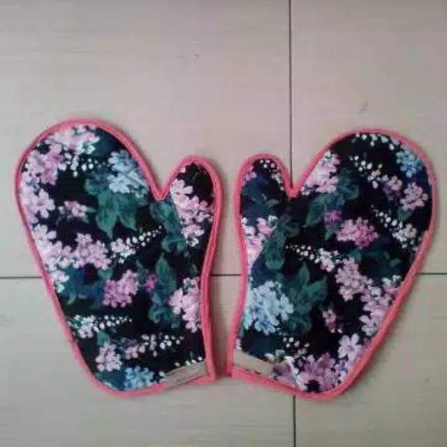 ถุงมือ PAIR OF THICK MICROWAVE GRILL