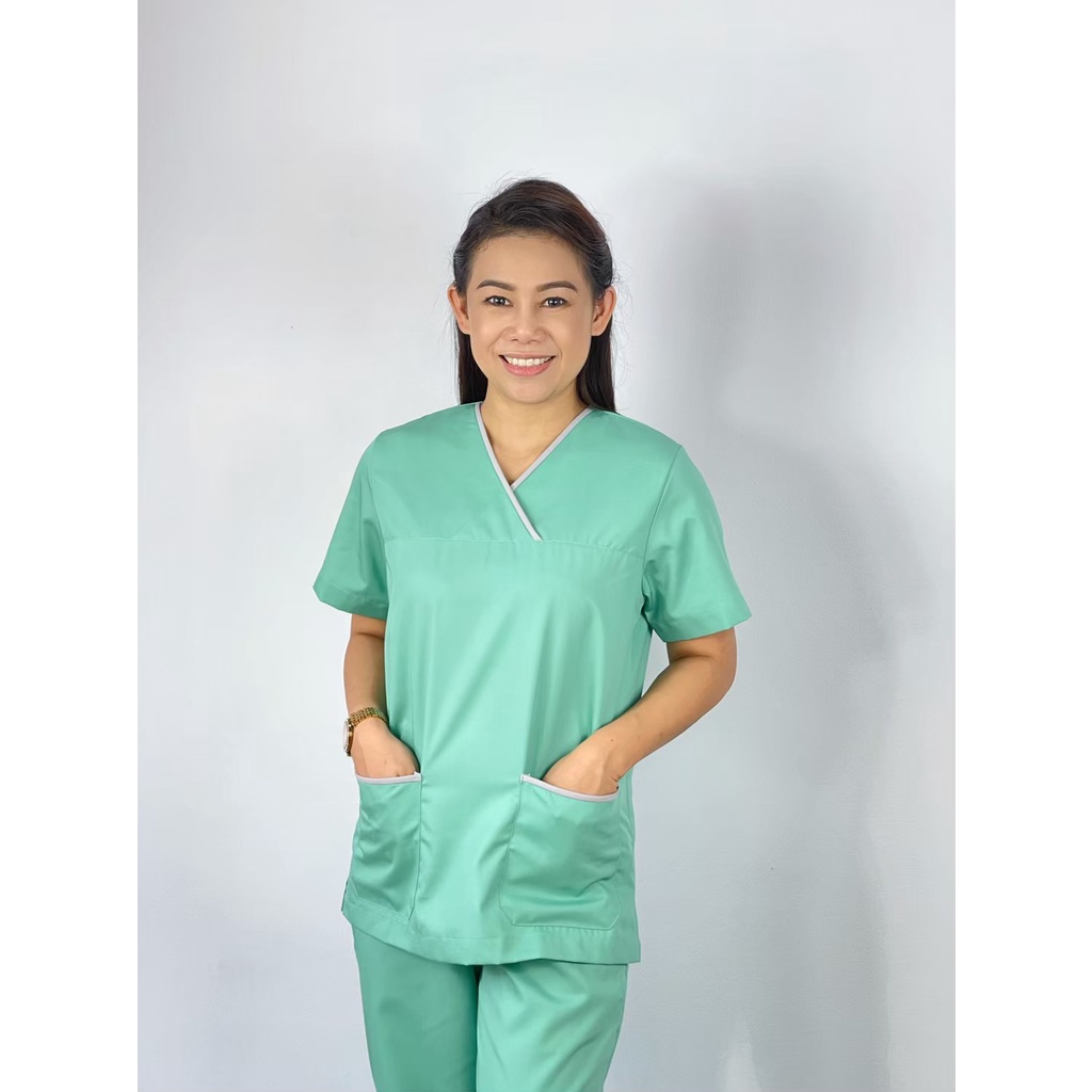*(เฉพาะเสื้อ)ปักชื่อฟรี เสื้อสครับ คุณหมอ พยาบาล ชุดยูนิฟอร์มการแพทย์ (คอวีมีขลิบ) XL / 2XL / 3XL