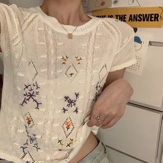 Korean🧧 เสื้อแฟชั่นไหมพรม ปักลายดอกไม้เล็กๆ