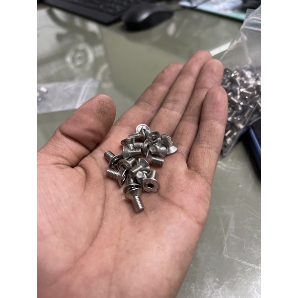 น็อตพักเท้า c125 งานกลึงมือ ตัวละ 25฿