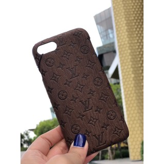 เคสไอโฟน เคสโทรศัพท์มือถือ LV Louis Vuitton signature stamp เคสหลุยส์วิตตอง สแตมป์ลายซิกเนเจอร์ สีน้ำตาล