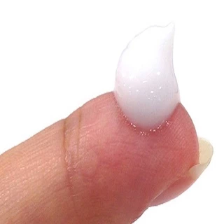 SHIRO WAKI HIME ESSENCE CREAM FOR ARMPITS 30 G / ครีมทาบำรุงผิวใต้วงแขน สำหรับใช้ทาก่อนนอน