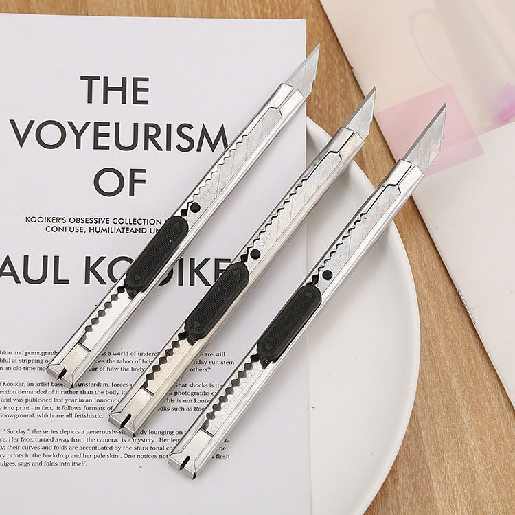 TY – คัตเตอร์ อเนกประสงค์ มีดคัตเตอร์ คัตเตอร์ด้ามแสตนเลส /1529