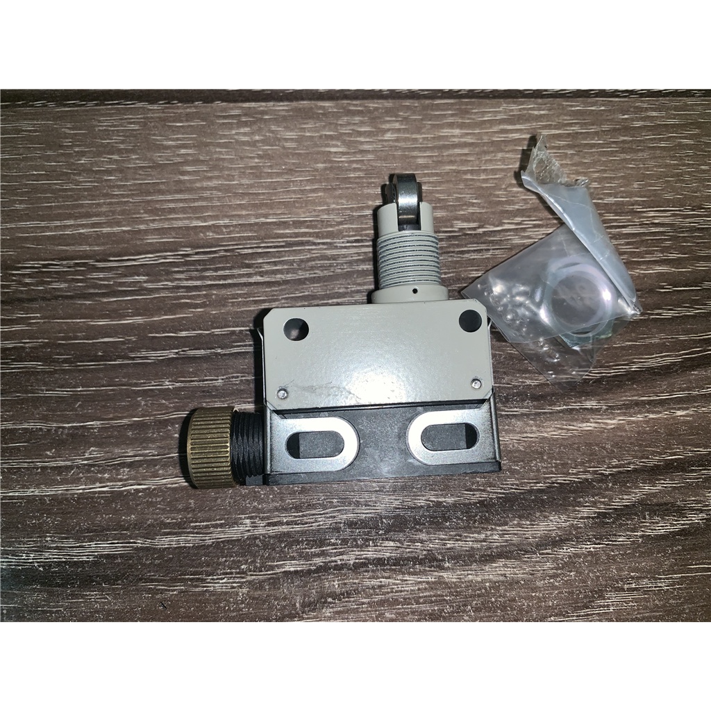 YY D4E-1A20N D4E-1B20N D4E-1C20N D4E-1A10N D4E-1A21N D4E-1D10N D4E-1C10N ไมโครสวิตช์จํากัดสวิตช์