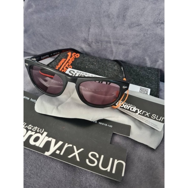 แว่นกันแดด  superdry