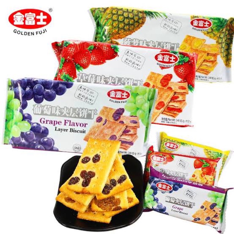 ราคาถูกที่สุด Golden Fuji biscuit ขนมปังกรอบหน้าผลไม้หอมมากมี 3 รสชาติ สตอเบอร์รี่ องุ่น สับปะรด บรรจุ 10 ซอง