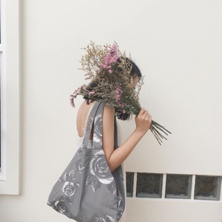 Grey roses complicated tote