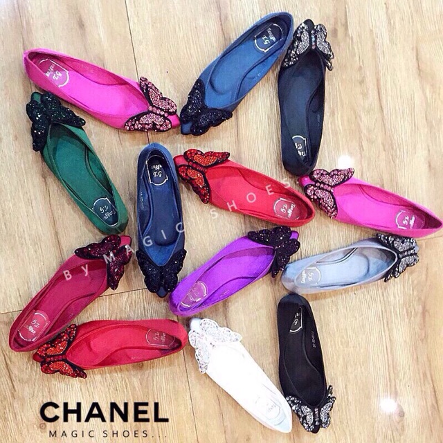 💕 CHANEL 💕 รองเท้าคัชชูหัวแหลมส้นเตี้ย Chanel งานคริสตัส รูปผีเสื้อ งานสวยๆ เล่อค่าสุดๆ หรู ดูดีงา