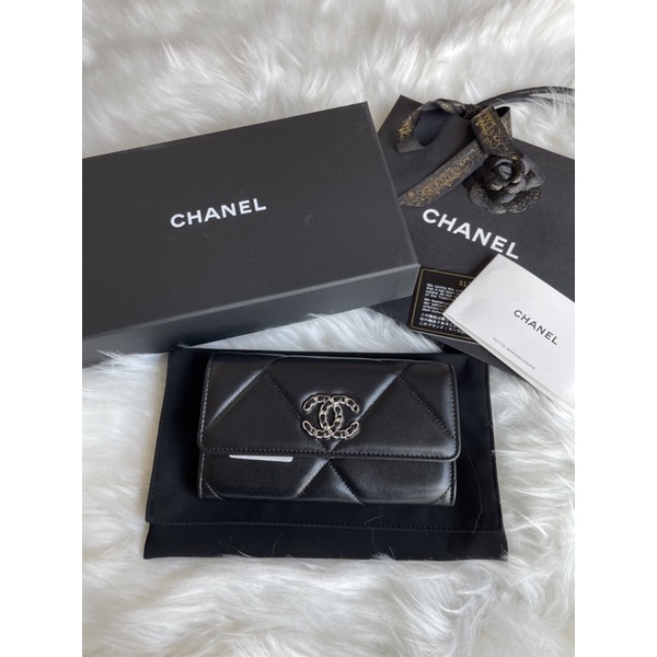 New Chanel19 medium wallet holo31 fullset