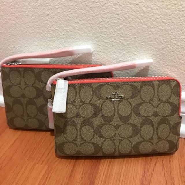 มือ1 กระเป๋าคล้องมือcoach 2 ซิป Double Zip Wallet In Signature Coated Canvasไซส์L แท้จากอเมริกา