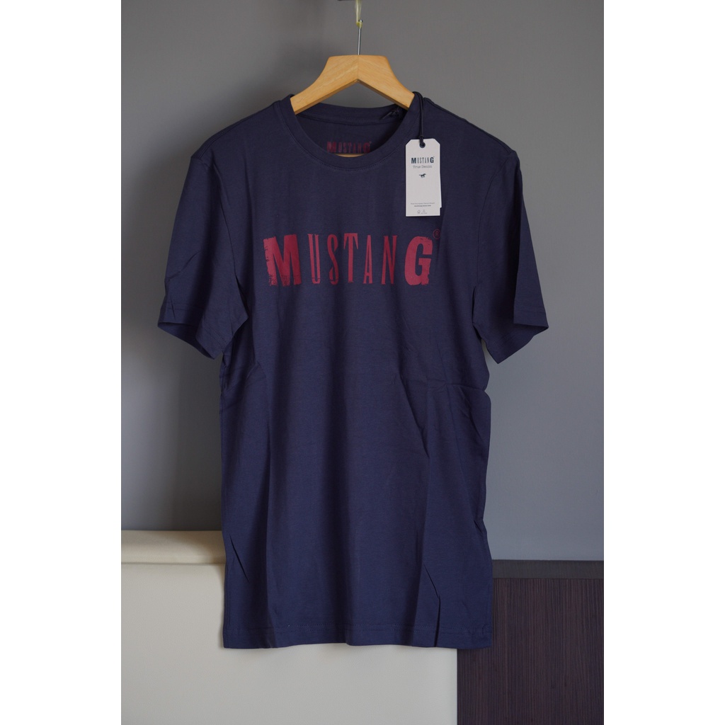 Mustang Logo Tee UK Size S Regular fit ผ้าคอตตอน 100% สี Blue Night Navy