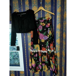 เซ็ท3ชิ้น เสื้อกล้ามครอป เสื้อคลุมผูกหน้า กป.ยาวลายดอกแต่งกระดุมหน้าซิปข้าง Areal dairy 115-390