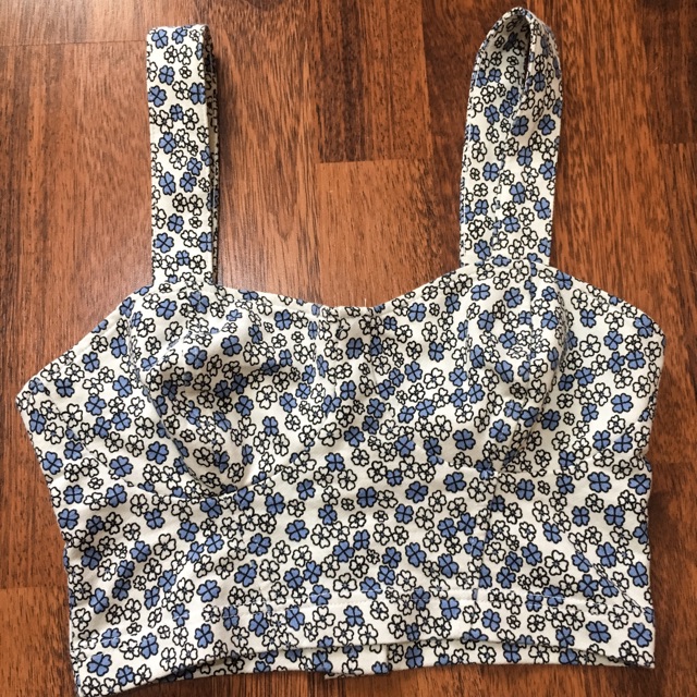 เสื้อครอปครึ่งตัว Topshop