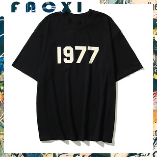 เสื้อยืดผ้าฝ้ายพิมพ์ลายแฟชั่นEssentials เสื้อยืดแขนสั้น ผ้าฝ้าย พิมพ์ลาย 1977 สไตล์ฮิปฮอป วินเทจ ขนาดใหญ่ พลัสไซซ์ สําหร