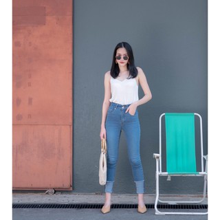 Sis story กางเกงยีนส์ ขายาว เดฟ สกินนี่ เอวสูง พับขา ผ้ายืด สีฟ้าด่าง SIS 327 Jenny Skinny High-Cuff Jeans-So blue