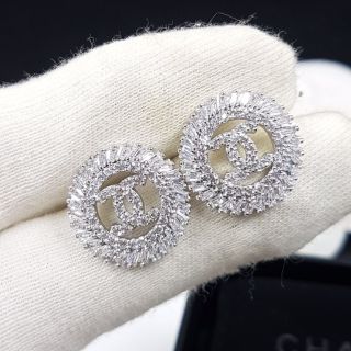 Circle Diamond Earring  ต่างหู​ CC ทรงกลมโลโก้ฉลุ ขอบหยักเหลี่ยม