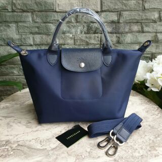 Longchamp Le Pliage Neo แท้💯💯💯
วัสดุเนื้อ Canvas เนื้อหนาเคลือบเงา ผ้าเงาสวย เคลือบกันนำ้