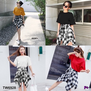 👗Pfashion [ส่งไว!!🚛] P6928   Set เสื้อสกรีนการ์ตูน+กระโปรงลายสก็อต  Set cartoon screen shirt + plaid skirt