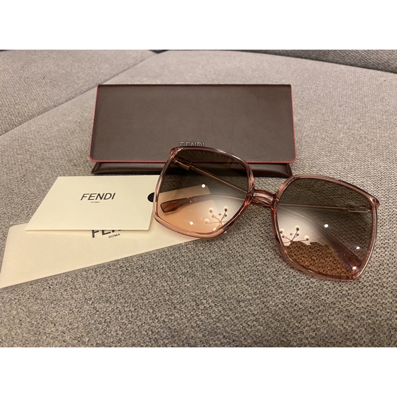 new แว่นกันแดด Fendi ของแท้!